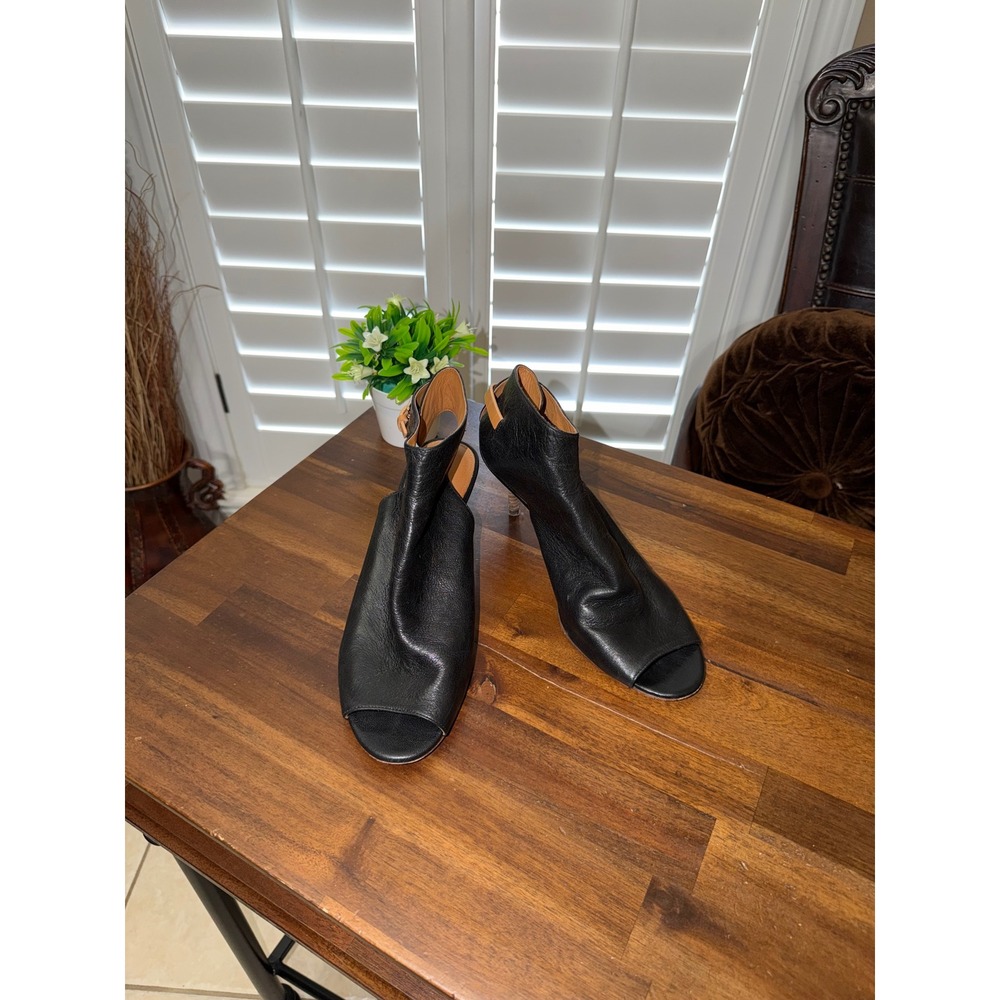 Coach New York Black Leather Peep Toe Shooties Kitten‎ Heel Buckle Sandals 10B